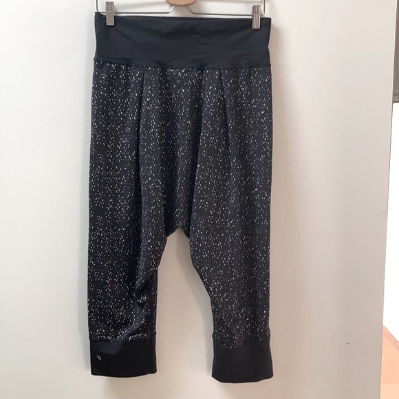 Lululemon Drop It Crop - Picture 4 of 11